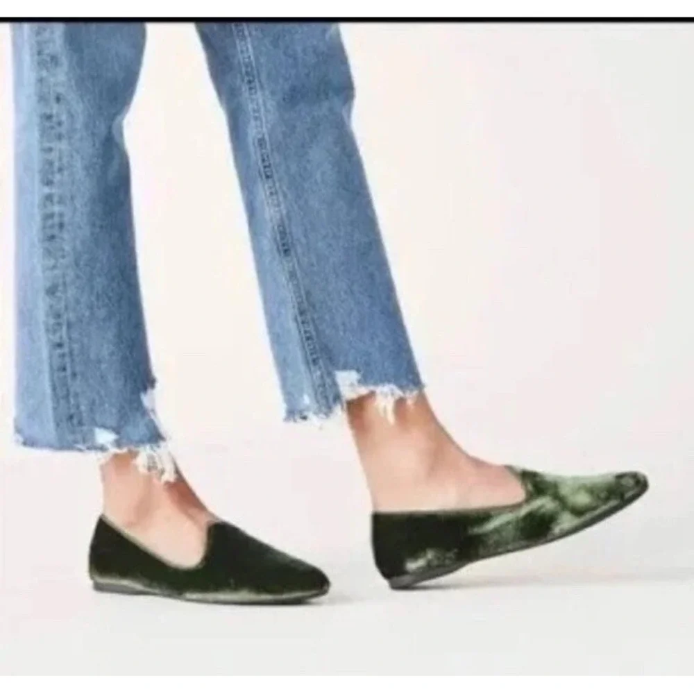 Birdies starling Green velvet  flats slip on loafer Size 7.5